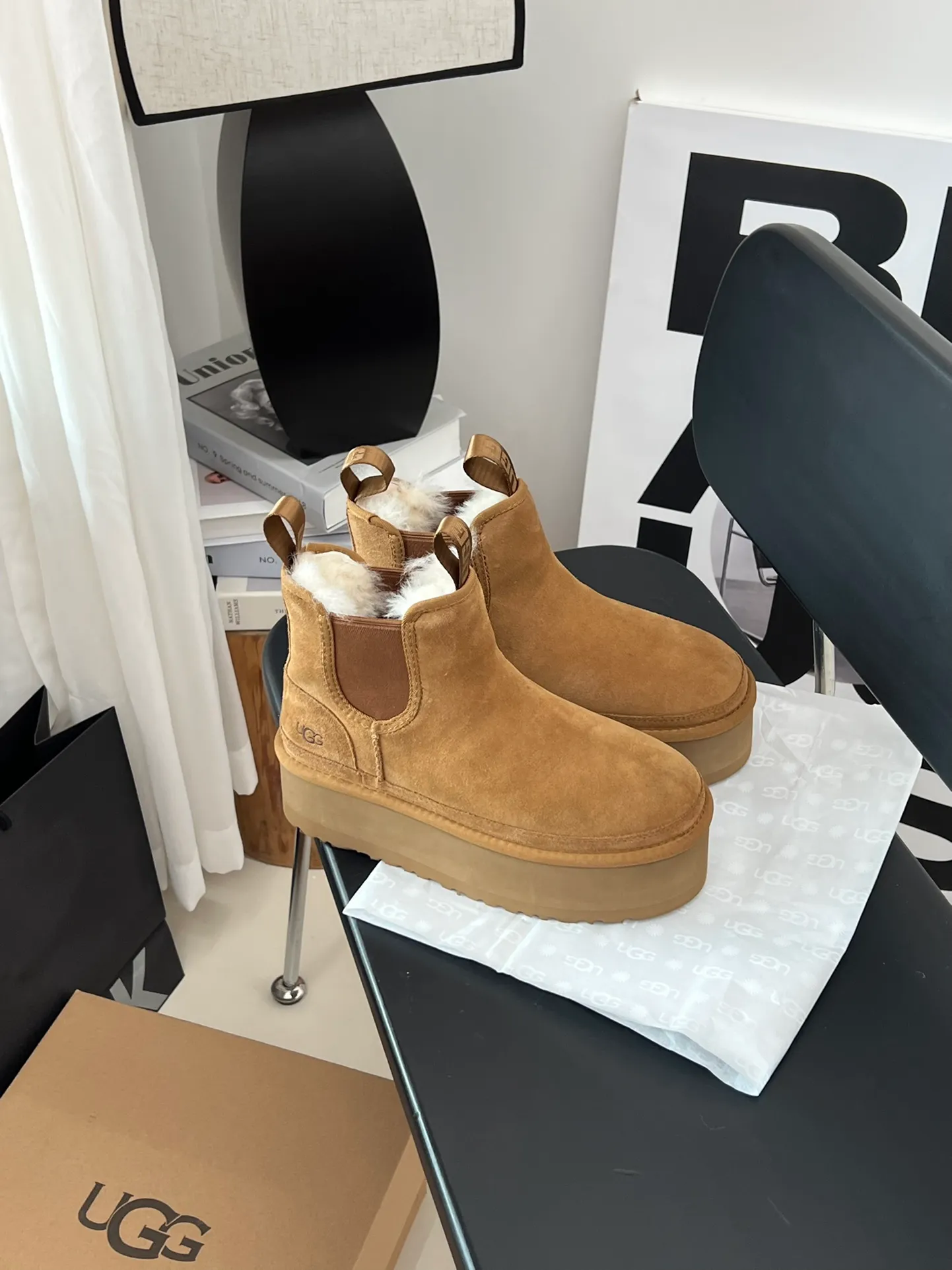 💰560 UGG sheepskin all-in-one snow boots Chelsea boots UGG 4526 Autumn and winter new women's casual and comfortable thick-soled Chelsea fashion boots star same style 1134526 Color: black maroon gray Size: 35-40